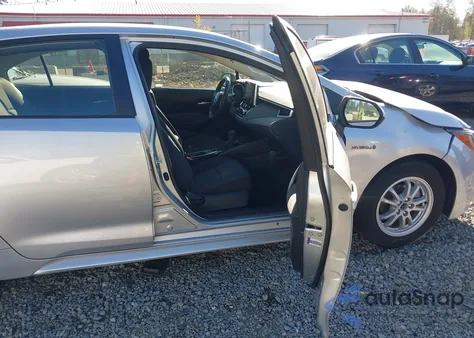 2020 Toyota Corolla Hybrid Le z USA, uszkodzony, nr VIN JTDEBRBE9LJ016323